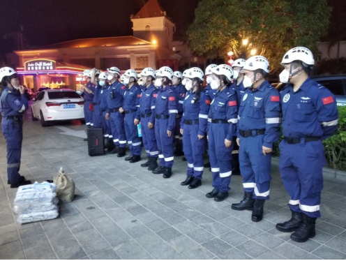 Sizana futhi nisebenzisane ukulwa nalolu bhubhane: U-Bailikind unikele ngemaski okuhlinza alahlwayo namagilavu ​​e-nitrile ku-Xiamen